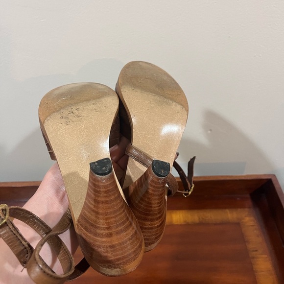 Vintage Lord & Taylor Heeled Leather Sandals - Picture 7 of 8